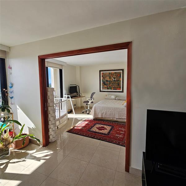 Image 17 of 28 For 2625 Collins Ave  1408