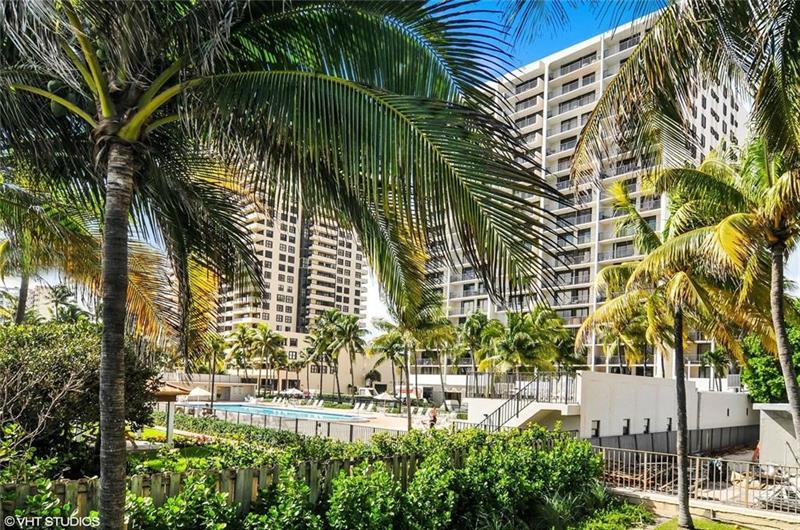Image 21 of 28 For 2625 Collins Ave  1408