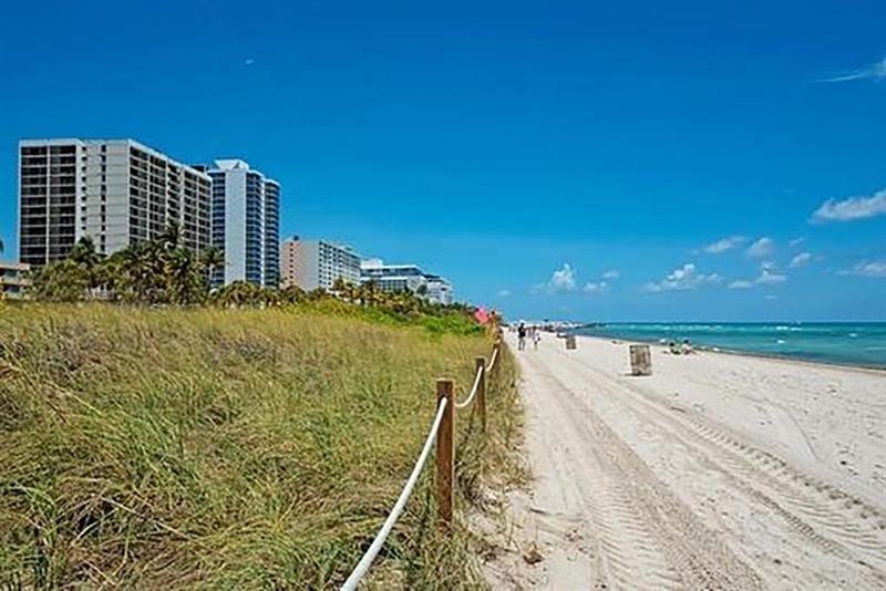 Image 23 of 28 For 2625 Collins Ave  1408