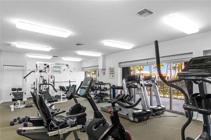 Image 27 of 28 For 2625 Collins Ave  1408