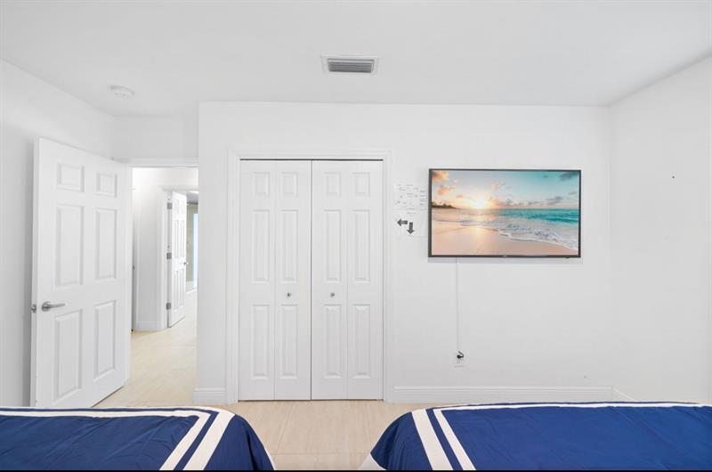 Image 16 of 19 For 5921 17th Ct