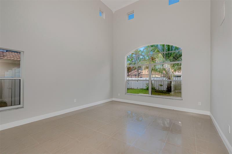 Image 4 of 37 For 1040 191st Ave