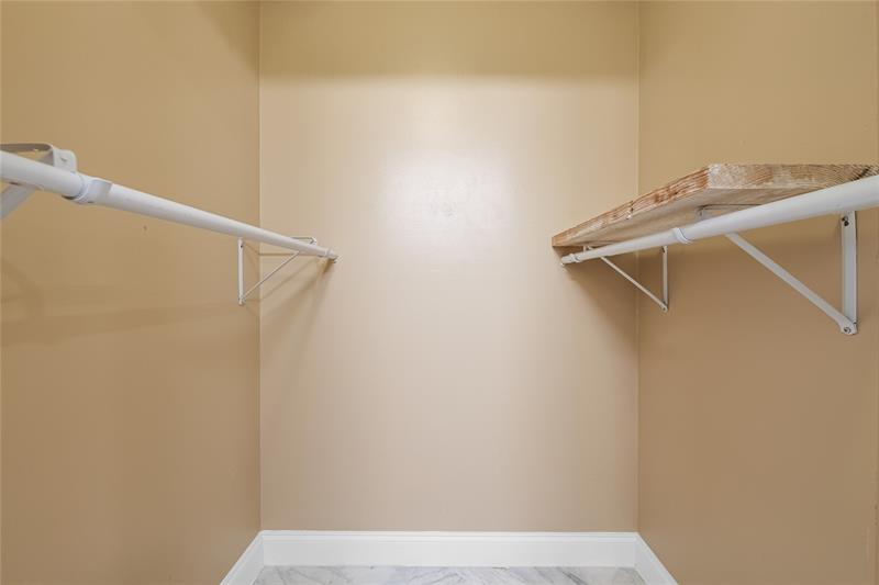 Image 19 of 27 For 3020 Oakland Forest Dr
