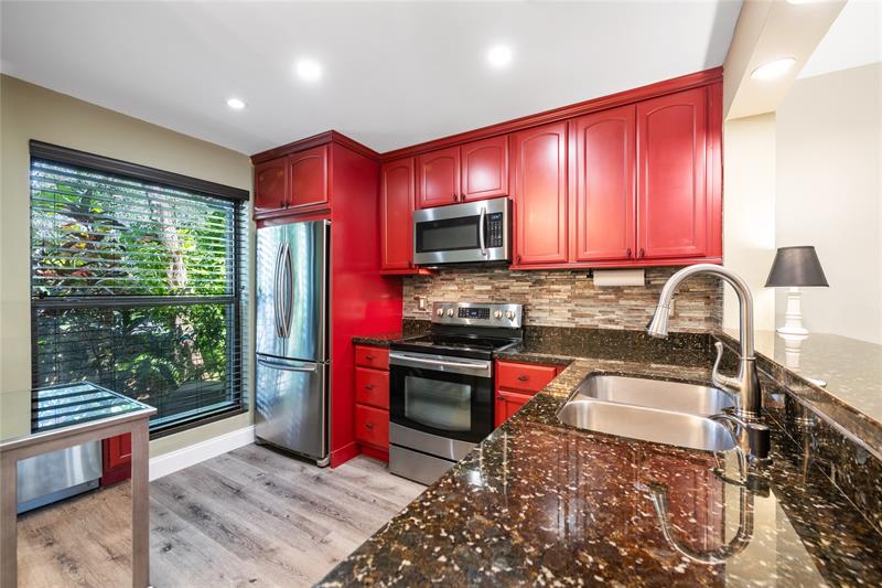 Image 5 of 27 For 3020 Oakland Forest Dr