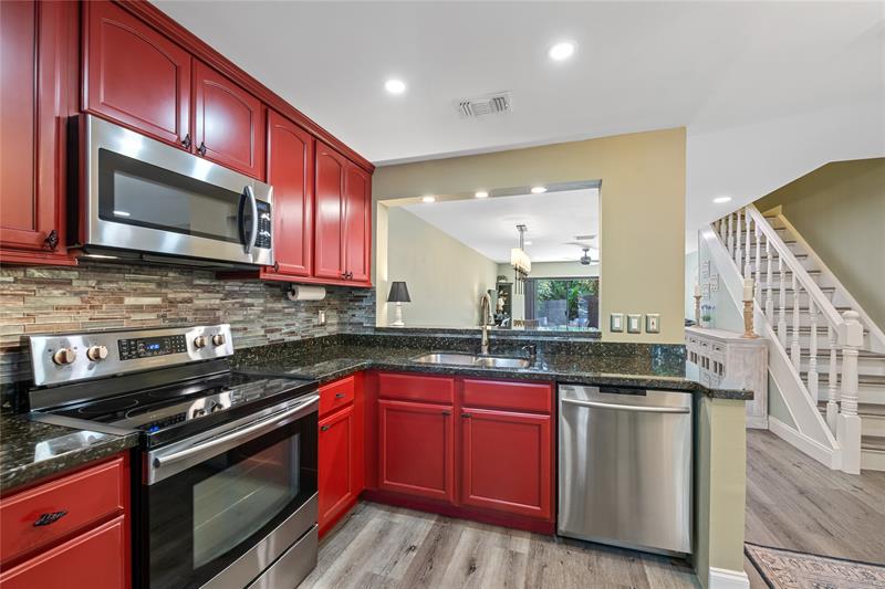Image 6 of 27 For 3020 Oakland Forest Dr