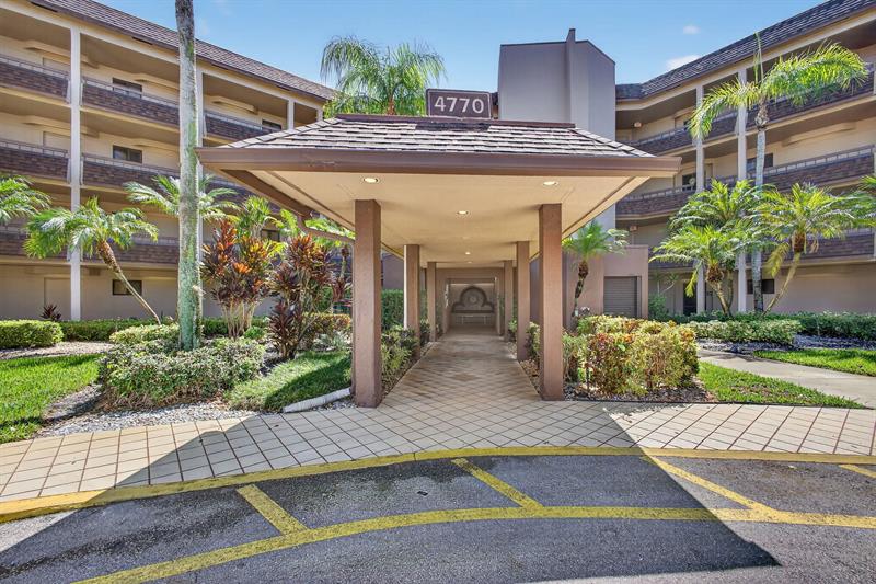 Image 5 of 60 For 4770 Fountains Dr  104