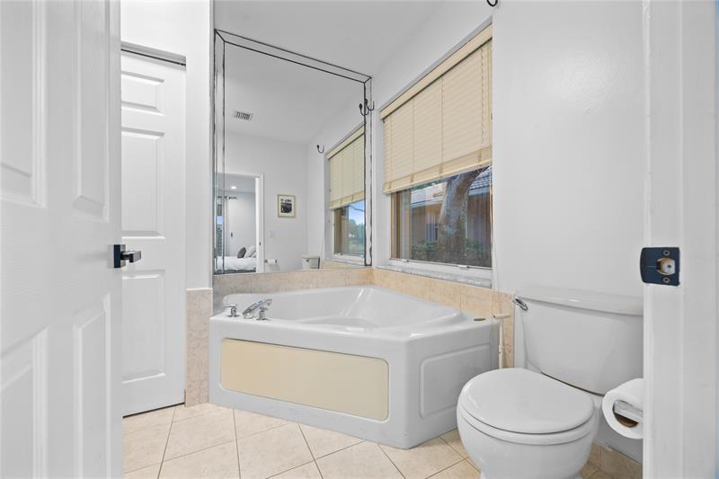 Image 14 of 39 For 243 Coral Trace Ln