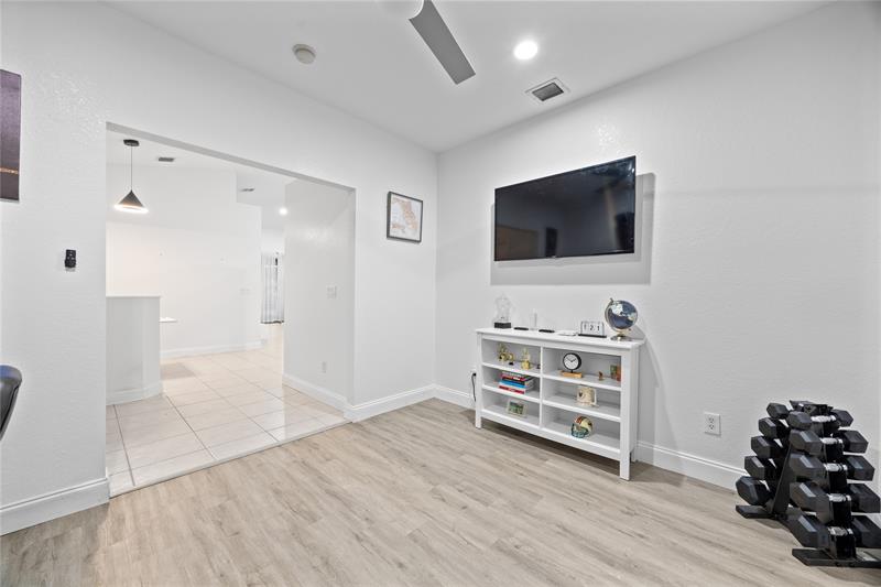 Image 17 of 39 For 243 Coral Trace Ln