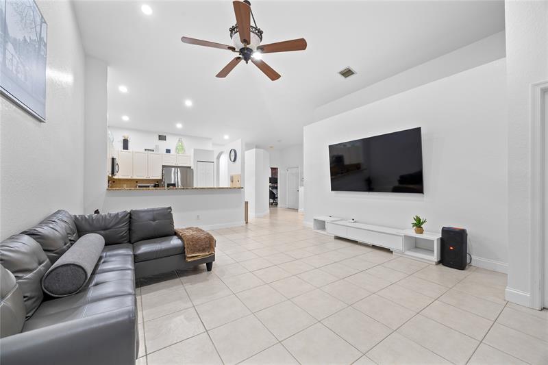 Image 5 of 39 For 243 Coral Trace Ln