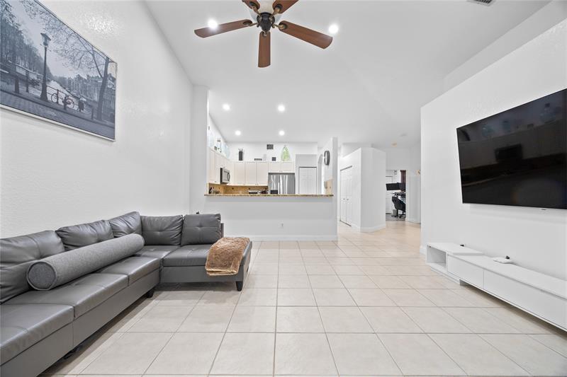 Image 6 of 39 For 243 Coral Trace Ln
