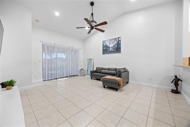 Image 7 of 39 For 243 Coral Trace Ln