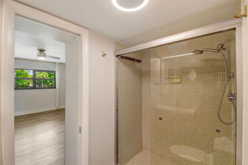 Image 17 of 41 For 1000 River Reach Dr  209