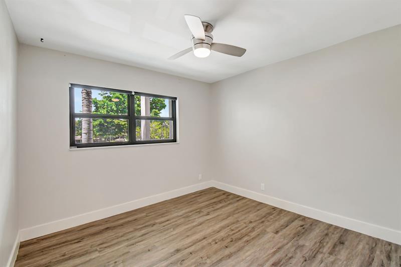 Image 18 of 41 For 1000 River Reach Dr  209