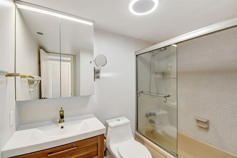 Image 21 of 41 For 1000 River Reach Dr  209