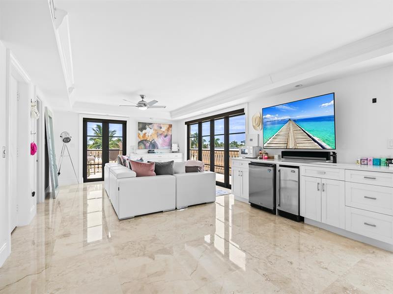 Image 18 of 49 For 500 Flamingo Dr