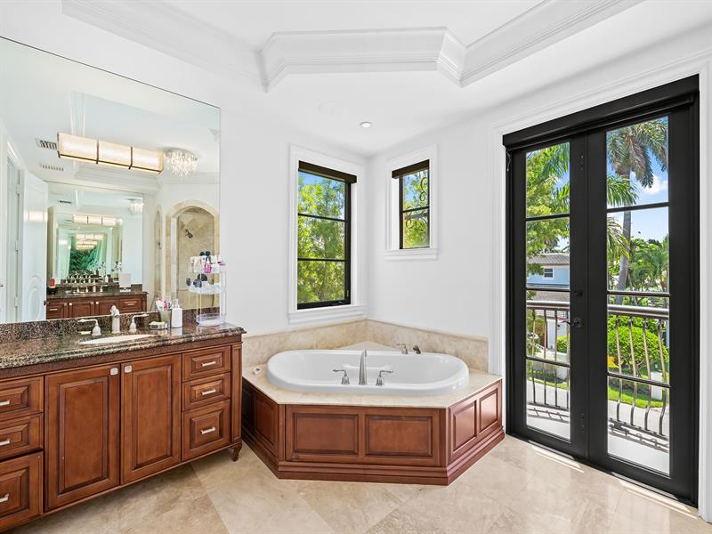 Image 24 of 49 For 500 Flamingo Dr