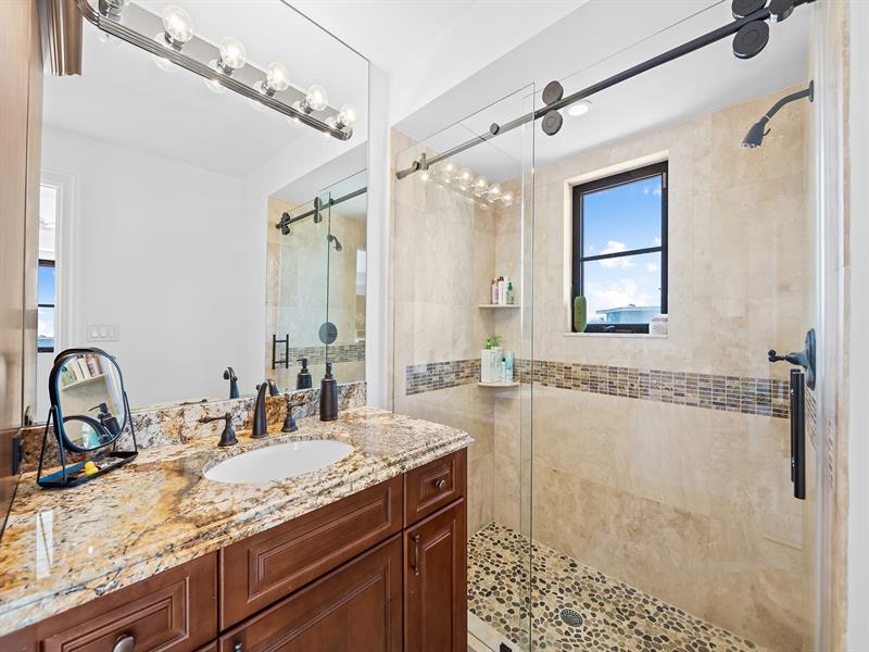 Image 25 of 49 For 500 Flamingo Dr