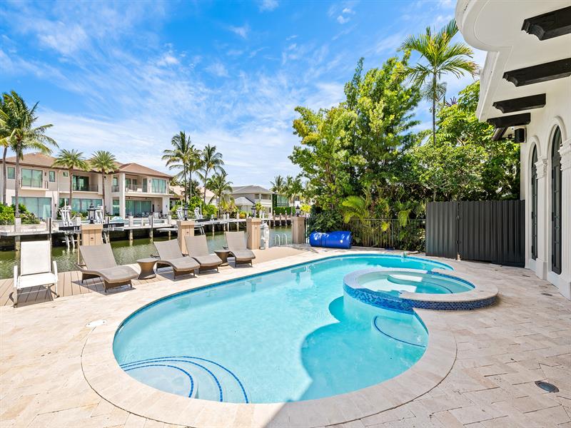 Image 27 of 49 For 500 Flamingo Dr