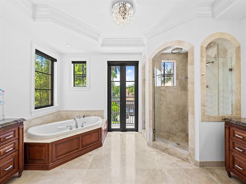 Image 43 of 49 For 500 Flamingo Dr