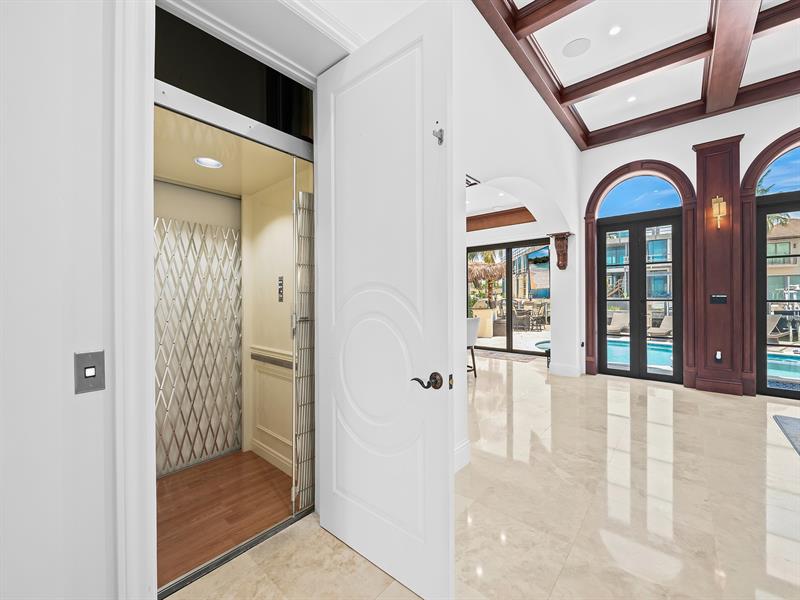 Image 9 of 49 For 500 Flamingo Dr