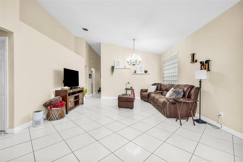 Image 10 of 45 For 6542 Spring Meadow Dr