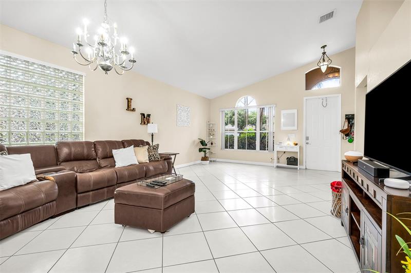 Image 12 of 45 For 6542 Spring Meadow Dr