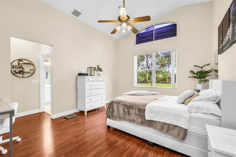 Image 14 of 45 For 6542 Spring Meadow Dr