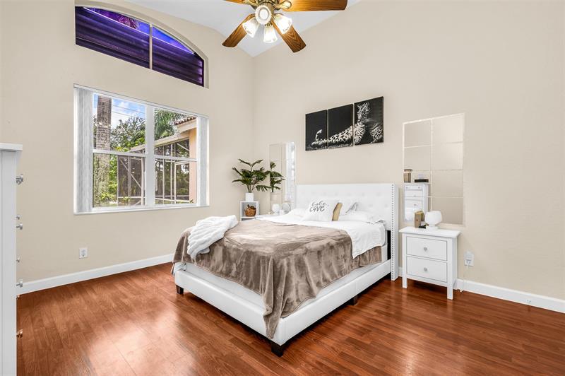 Image 16 of 45 For 6542 Spring Meadow Dr