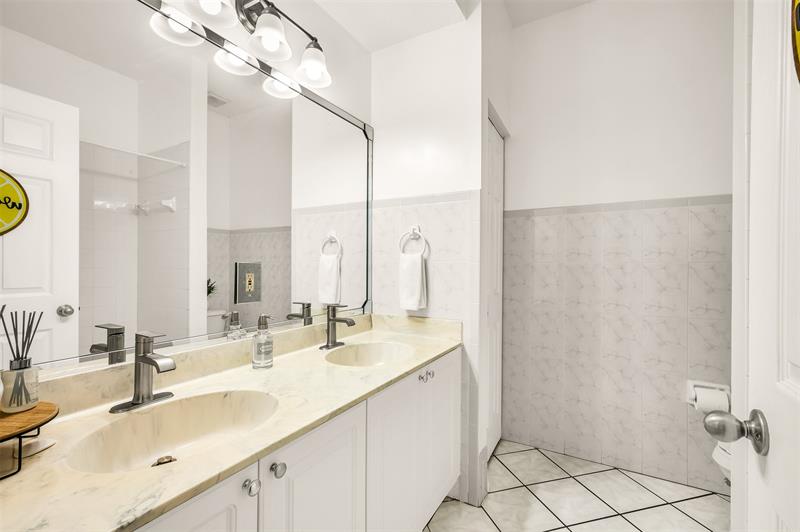Image 21 of 45 For 6542 Spring Meadow Dr