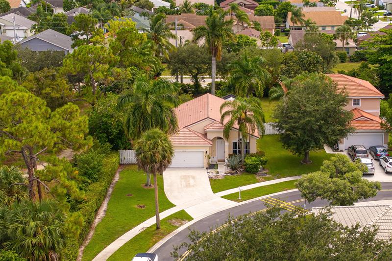 Image 4 of 45 For 6542 Spring Meadow Dr