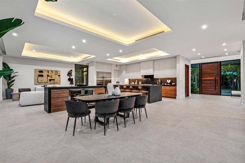 Image 15 of 48 For 2000 Harbourview Dr