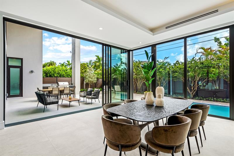 Image 18 of 48 For 2000 Harbourview Dr