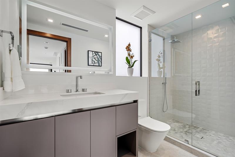 Image 39 of 48 For 2000 Harbourview Dr
