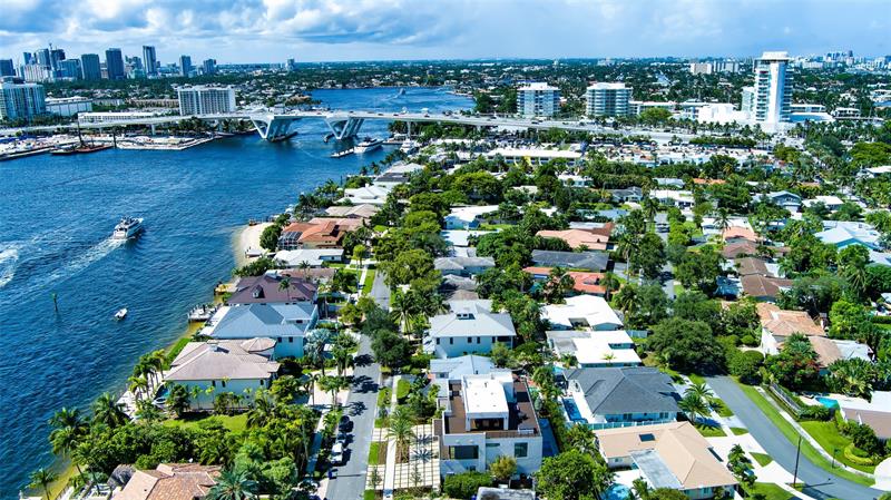 Image 5 of 48 For 2000 Harbourview Dr