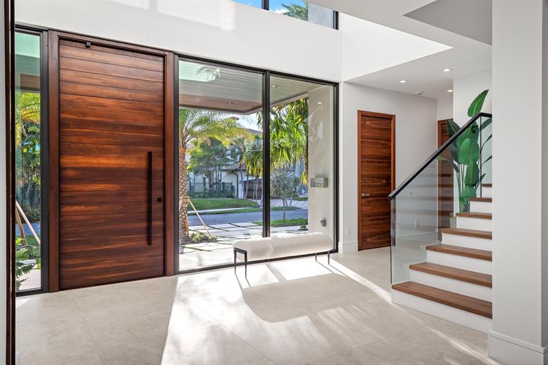 Image 9 of 48 For 2000 Harbourview Dr