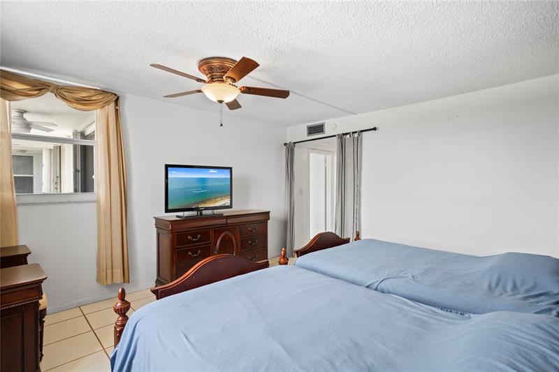 Image 30 of 60 For 3210 10th St  9f