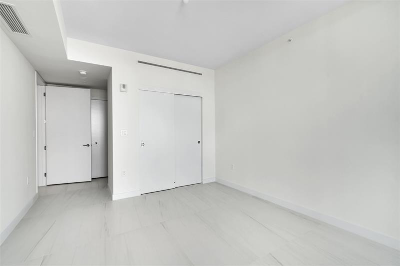 Image 21 of 56 For 900 Ocean Blvd  1701