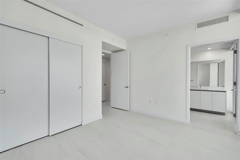 Image 22 of 56 For 900 Ocean Blvd  1701