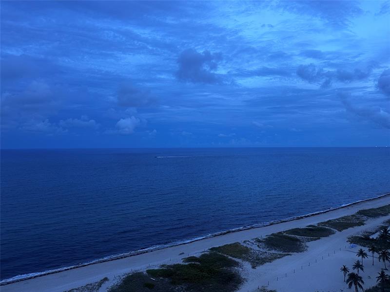 Image 38 of 56 For 900 Ocean Blvd  1701