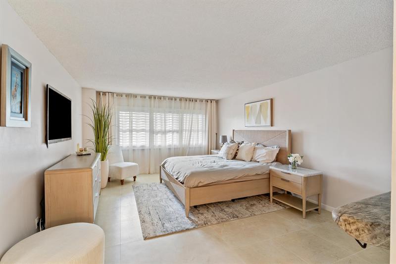 Image 11 of 21 For 5100 Ocean  317