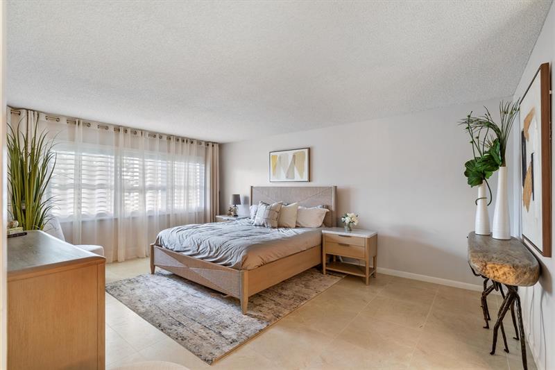 Image 12 of 21 For 5100 Ocean  317