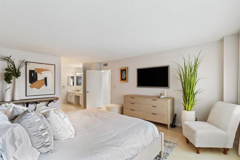 Image 13 of 21 For 5100 Ocean  317