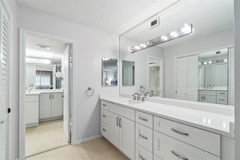 Image 17 of 21 For 5100 Ocean  317