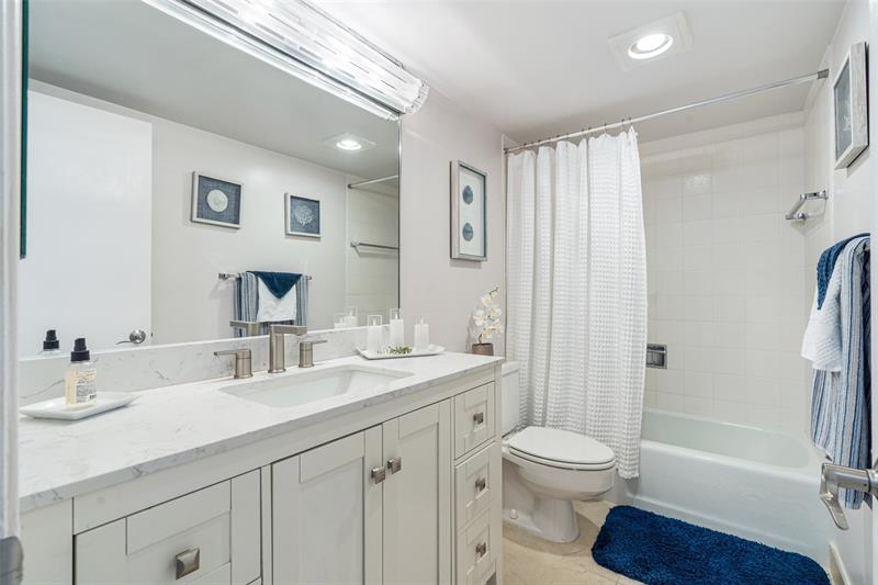 Image 18 of 21 For 5100 Ocean  317