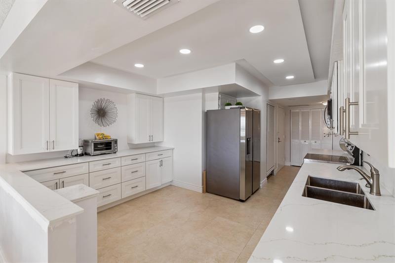 Image 9 of 21 For 5100 Ocean  317