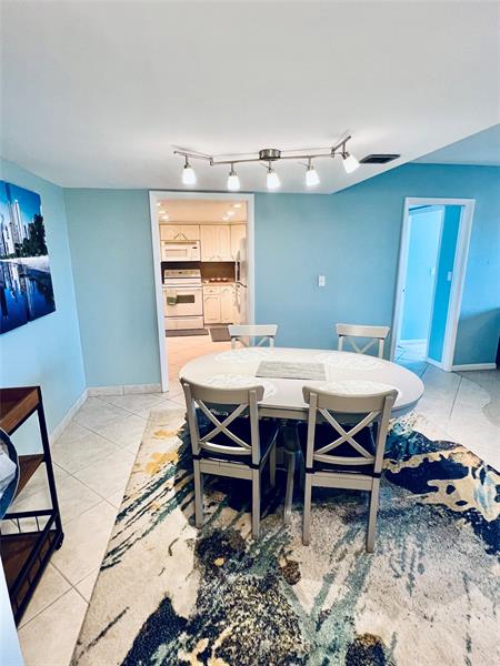 Image 4 of 15 For 10777 Sample Rd  918