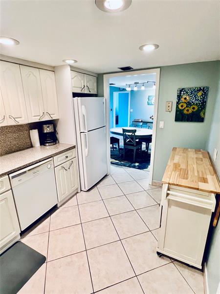 Image 7 of 15 For 10777 Sample Rd  918