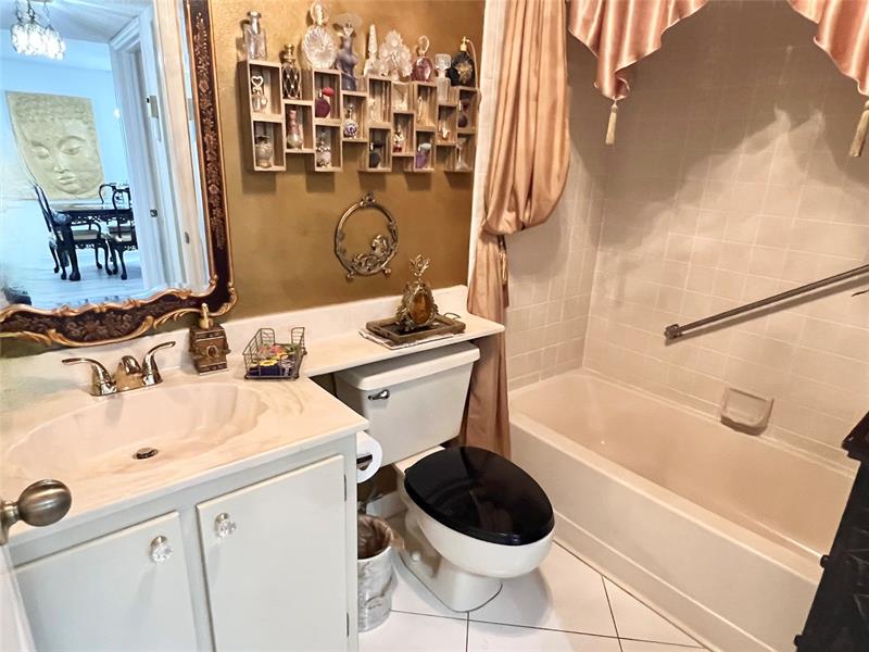 Image 19 of 21 For 10842 Clairmont Cir  310