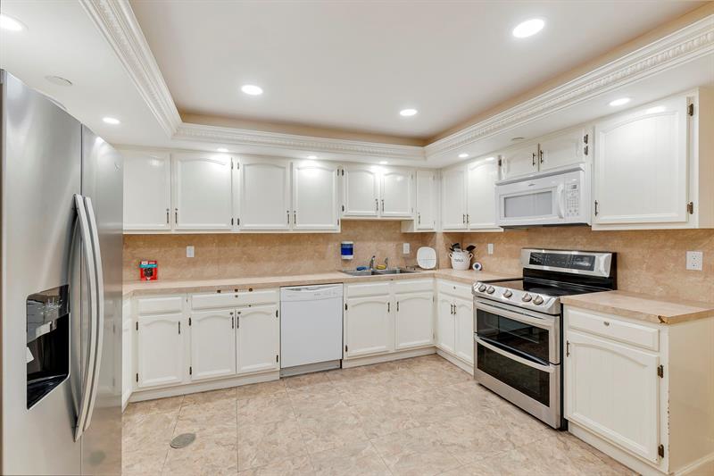 Image 47 of 60 For 3200 Port Royale Dr N  112