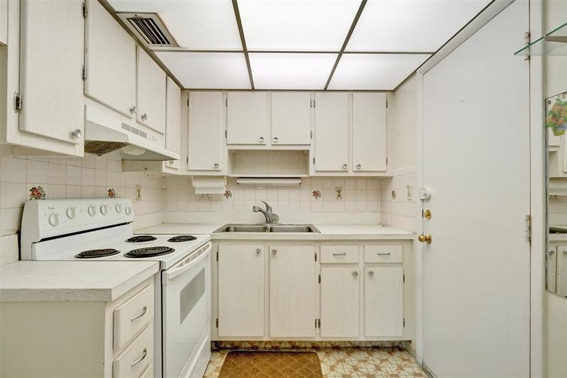 Image 13 of 26 For 2990 16th Ave  201